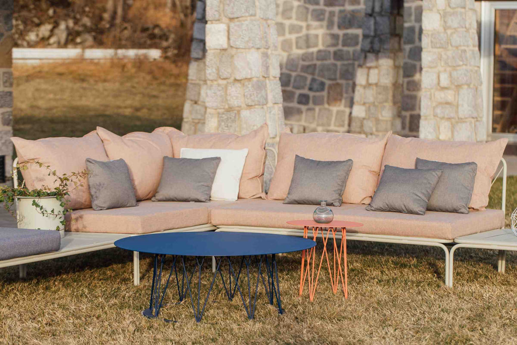 Gartenlounge mit modularen Sofaelementen