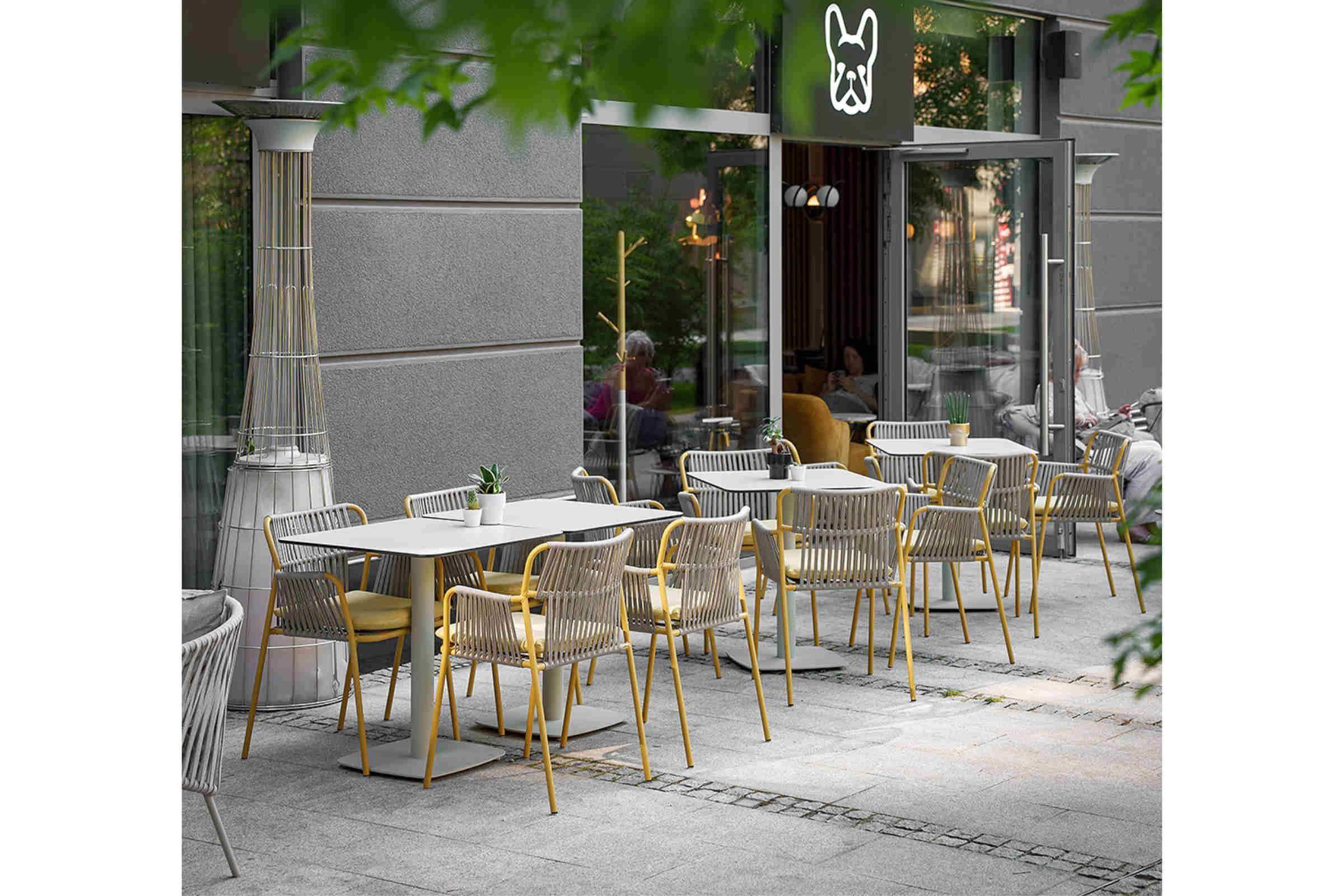 BIANCA+ Gartenstuhl mit Armlehnen und Tisch Kombination Outdoor Design GARDA