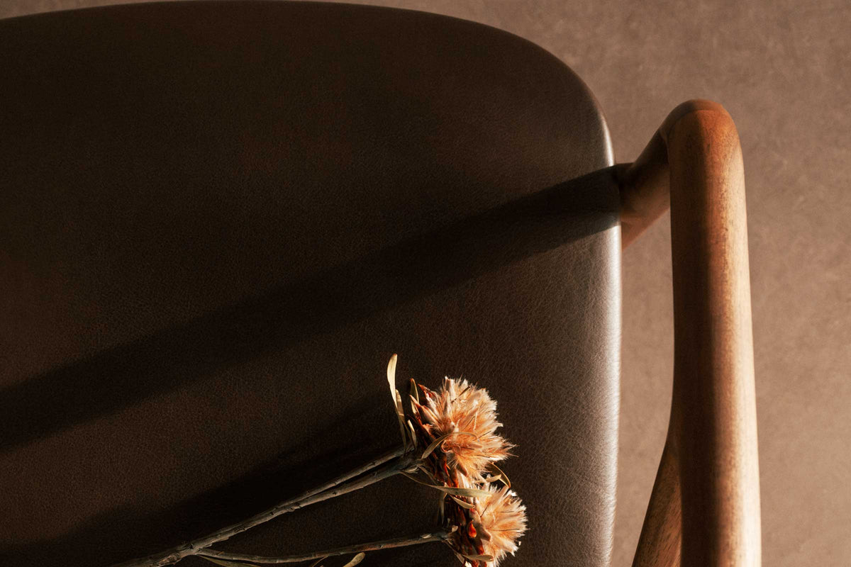 BLED Designer Stühle am Esstisch für ein modernes Esszimmer im skandinavischen Stil