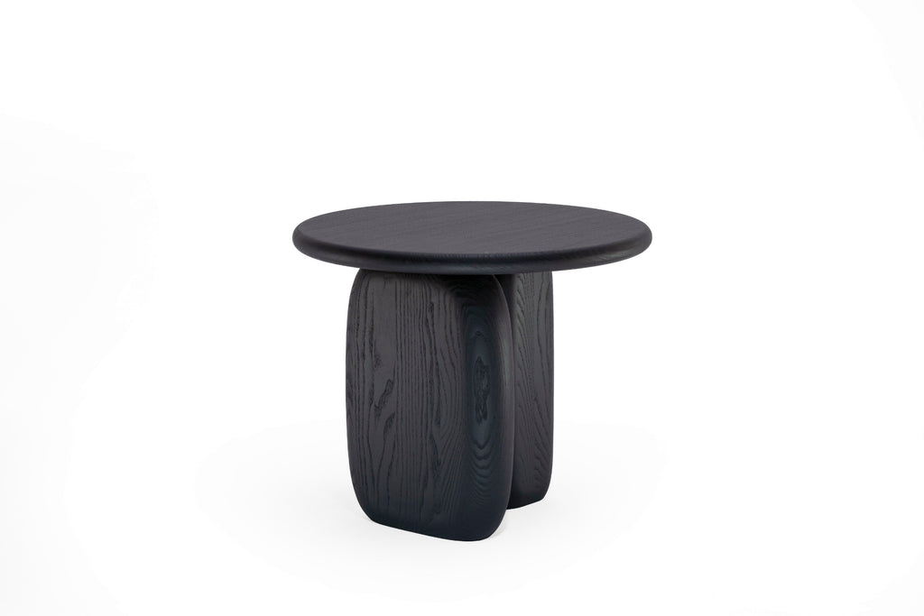 Schrägansicht – elegantes Design des Tisches
