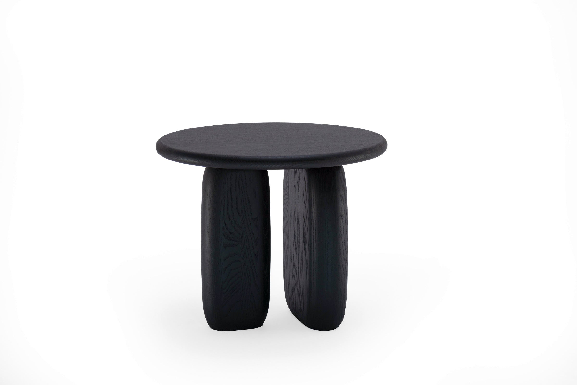 CAIRN Design Beistelltisch mit organischen Tischbeinen