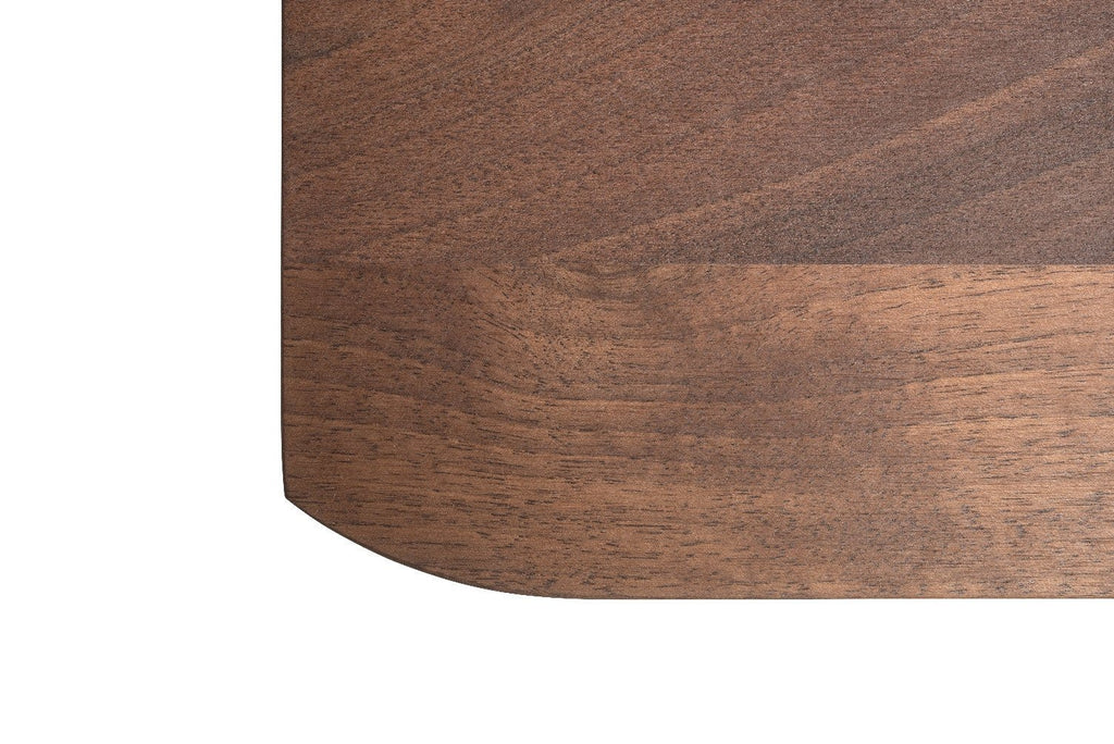 Nahaufnahme der Tischplatte mit Holzmaserung