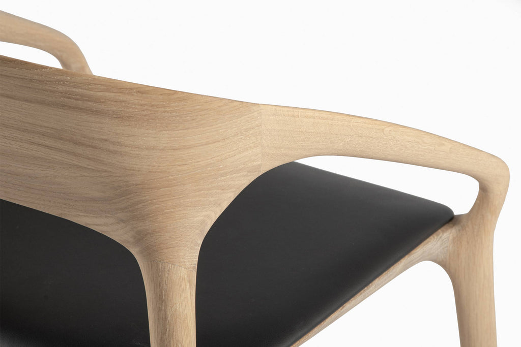 Stilvoller Sofi Designer Stuhl für moderne Interieurs vor weißem Hintergrund