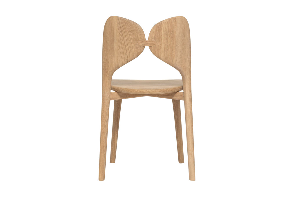 Rückansicht des Stuhls mit einzigartigem Rückenlehnen-Design