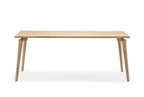 Eleganter Esstisch mit schlichten Beinen, moderne Wohnraumgestaltung