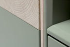 Kombinierte Holz- und MDF-Elemente des Sideboards