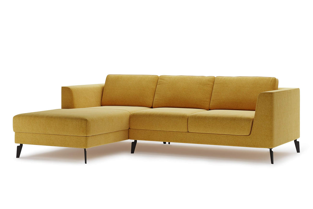 Mit Chaiselongue links und weichen Rückenpolstern