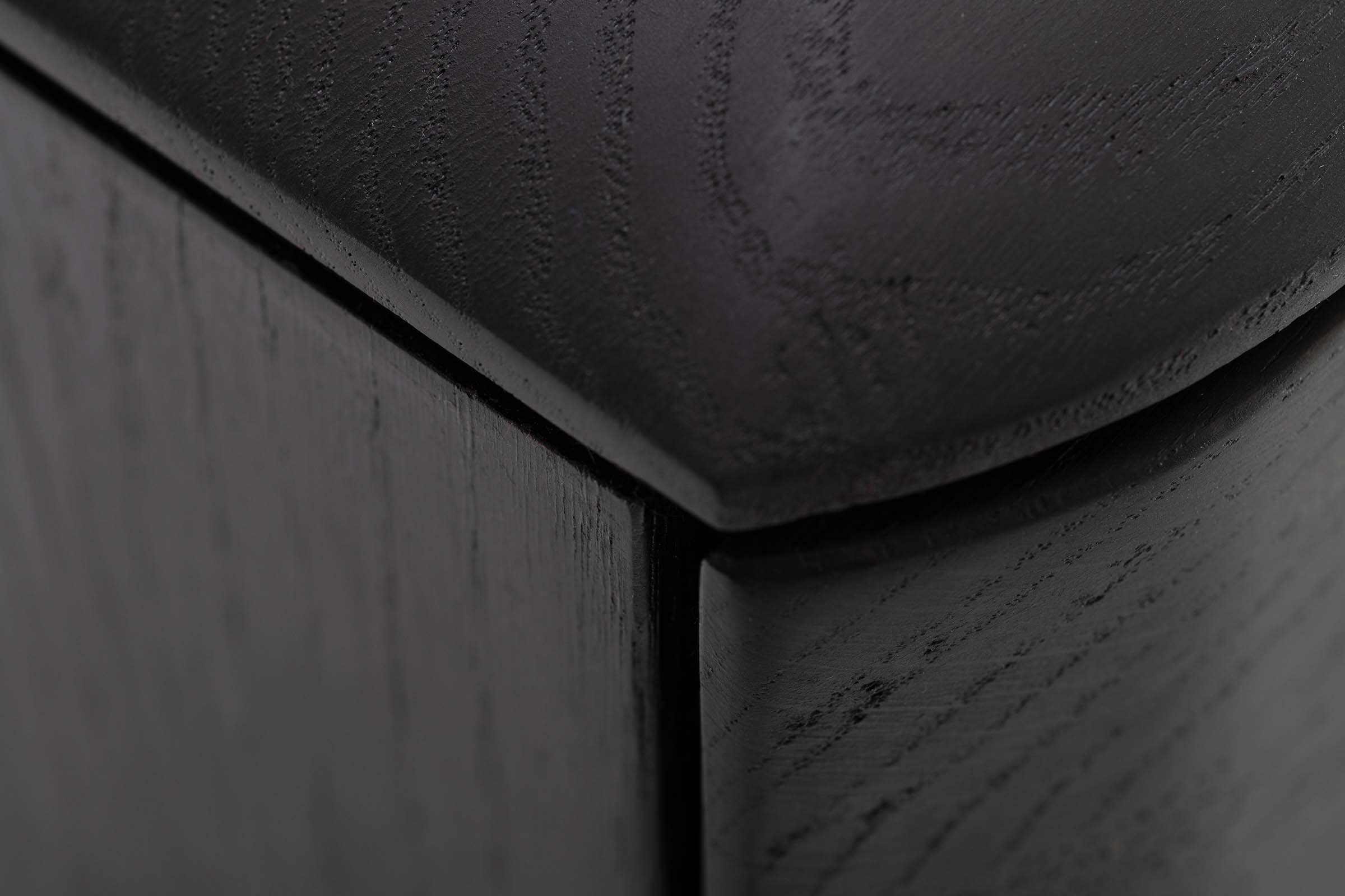 MALIN Lowboard aus Massivholz mit Holzbeinen und Nische - SOLIDMADE | Design Furniture