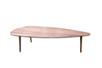 MALIN Designer Couchtisch mit Holzbeinen aus einer anderen Perspektive