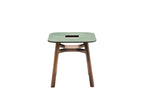 Frontansicht des Marshall Designer Couchtisches von Woak mit Leder-Tischplatte