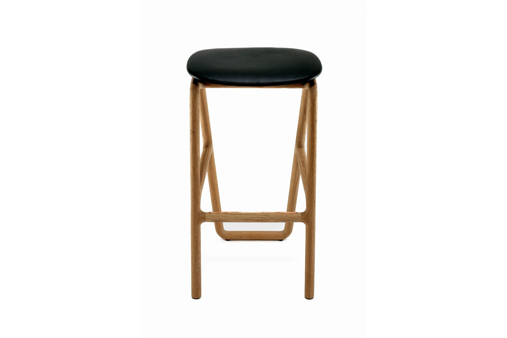 MARSHALL Designer Barhocker aus Massivholz mit Ledersitz – Frontansicht