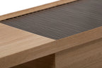 Nahaufnahme einer Rollladenabdeckung mit Holzrahmen