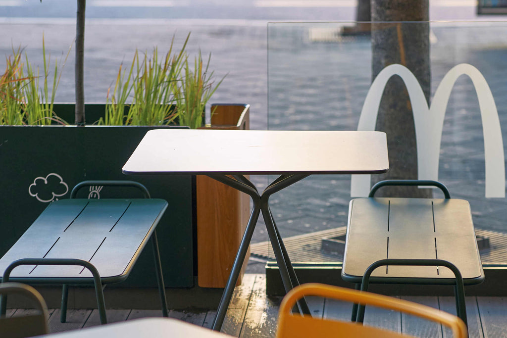 Gartensitzbank Terrasse – Outdoor Möbel für Café und Restaurant