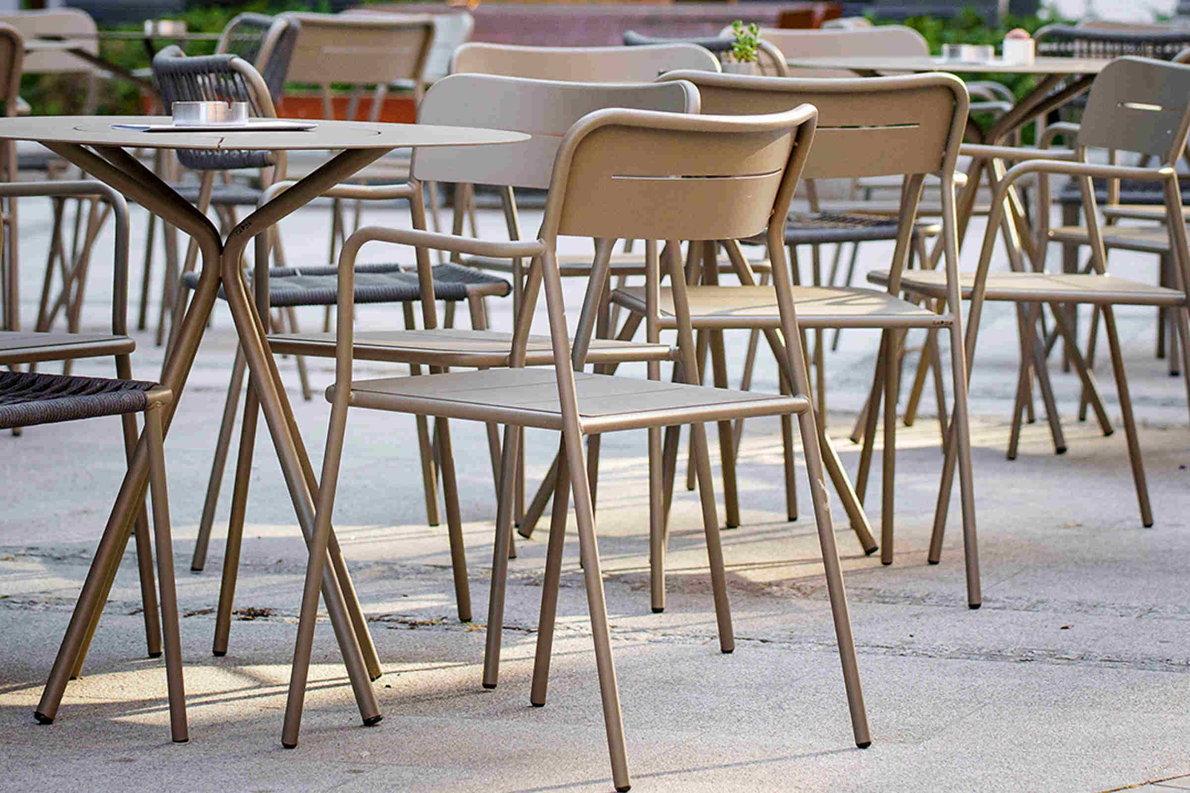 NERO Outdoor Stuhl Rückansicht – modernes Design für Terrasse