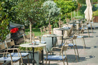 Outdoor Stuhl Set auf Terrasse – ideal für Gastronomie und Hotels