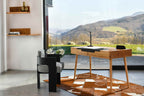 Modernes Arbeitszimmer mit dem TYKO Massivholz Sekretär von Whiteoak