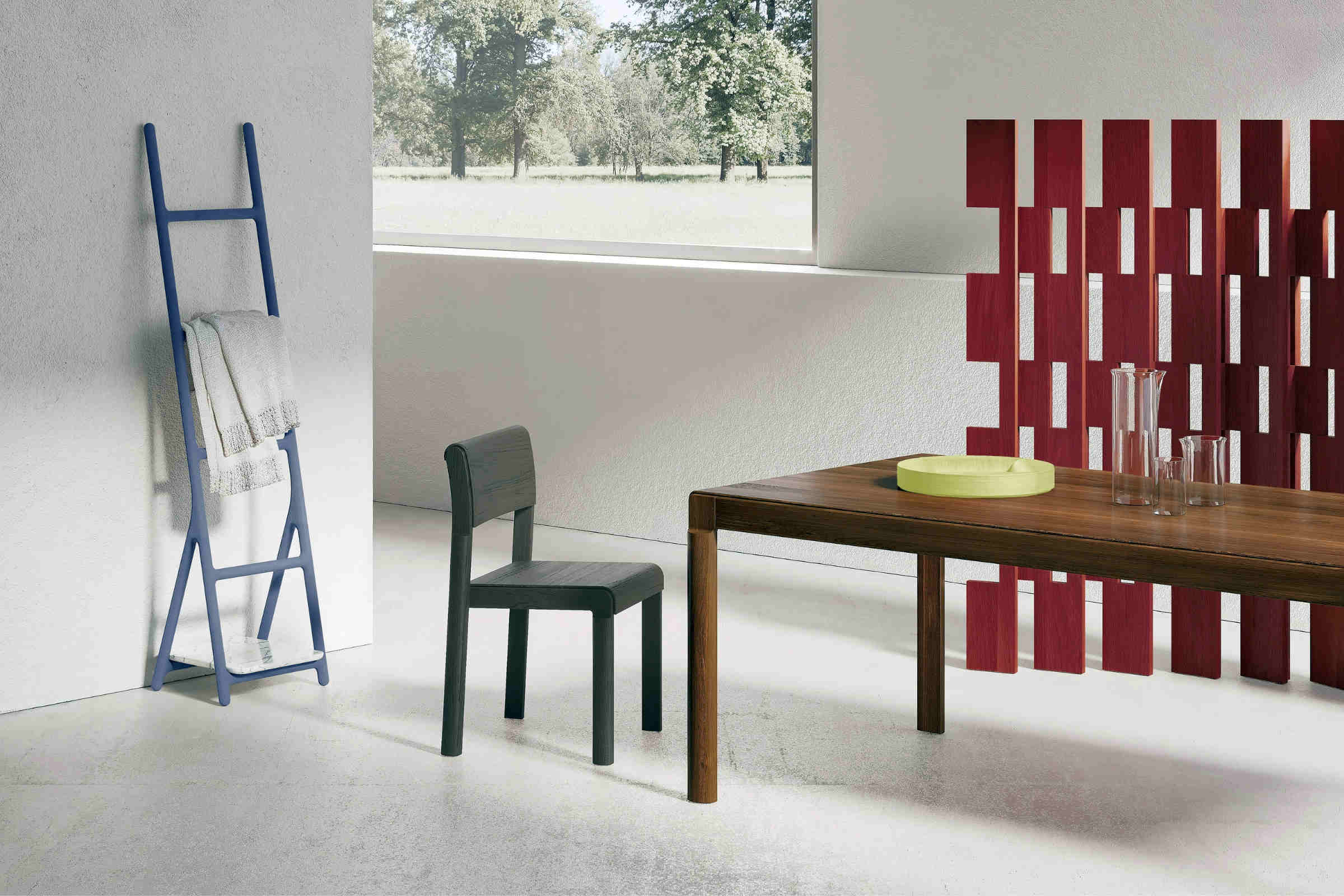 Designer Paravent in einem modernen Ambiente mit Esstisch und Stuhl